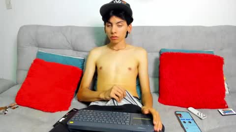 angel_dustt1 online show from June 26, 9:28 pm