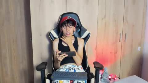 angel_dustt1 online show from June 10, 8:31 pm