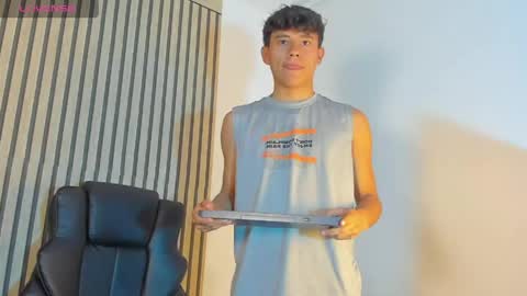 ngel Esteban  online show from April 30, 9:08 pm