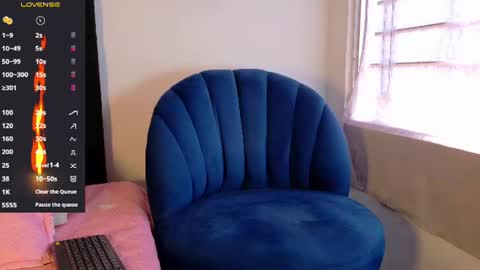 angel_kyrozz online show from July 22, 7:06 pm
