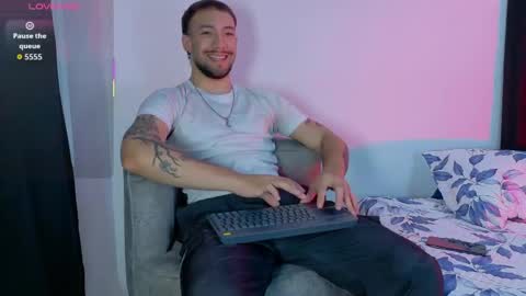 angel_kyrozz online show from May 10, 8:10 pm