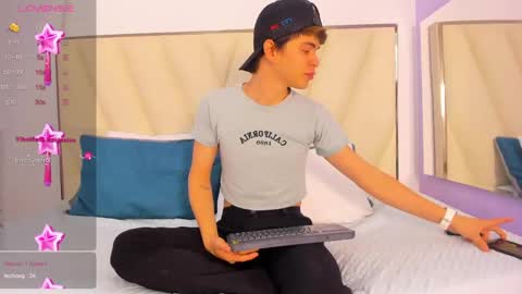 angel_wish_ online show from April 23, 3:33 am