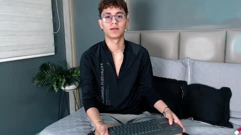 angelobellini online show from May 12, 6:49 pm