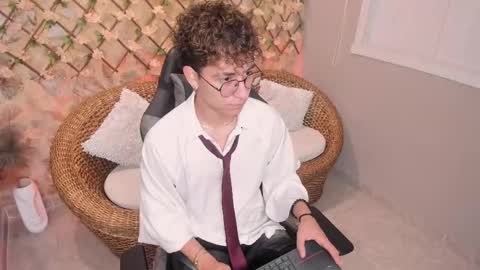 angelobellini online show from May 4, 8:21 pm