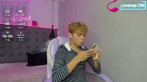 anyelotwink online show from August 8, 11:01 pm