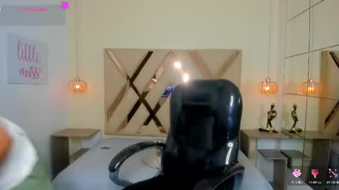 anyelotwink online show from July 26, 4:09 am