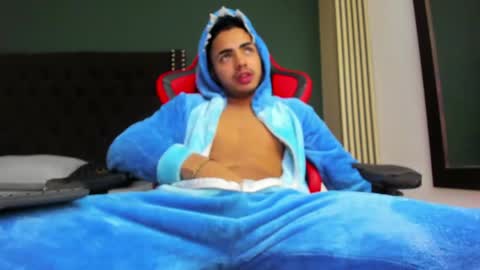 ares_pain_ online show from April 29, 7:53 pm