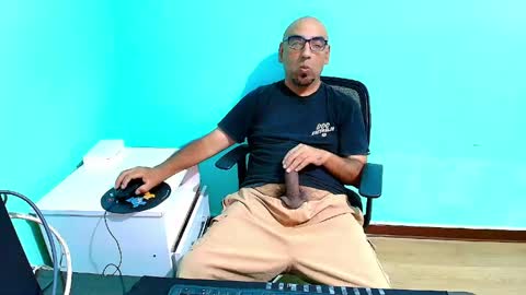 arnelux72 online show from May 12, 5:49 am