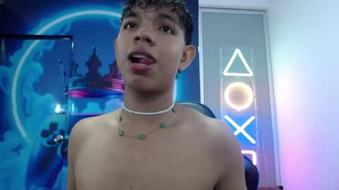 aron_hot11 online show from May 12, 2:31 am