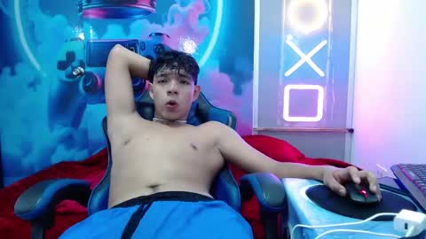 aron_hot11 online show from May 9, 2:56 am