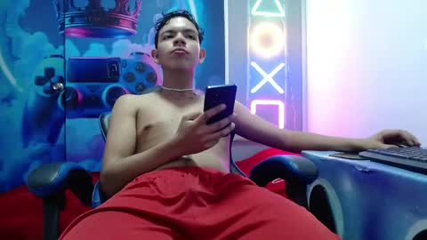 aron_hot11 online show from May 17, 11:12 pm