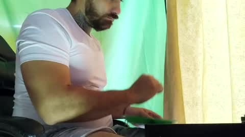 aronmiller online show from May 18, 1:06 pm