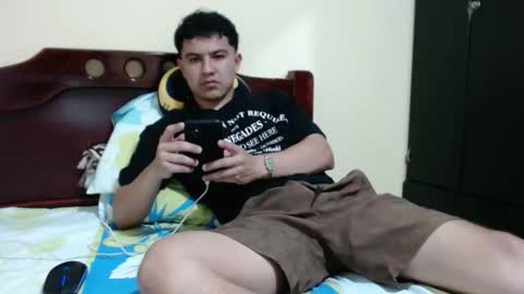 Robin online show from May 11, 11:35 pm