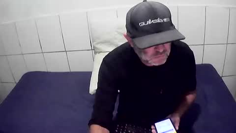 cesar augusto online show from April 25, 7:33 pm