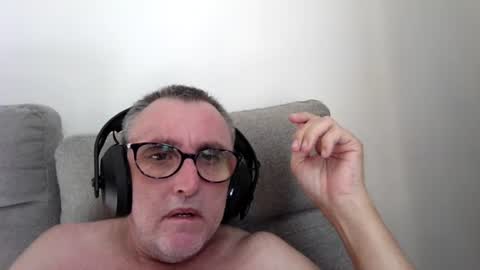 aussie_ozzie online show from June 13, 1:36 am