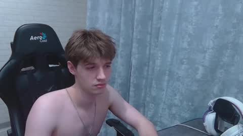 axel_0ne online show from June 1, 6:30 pm