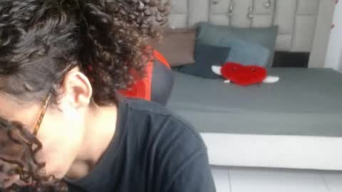 Axel online show from May 18, 1:24 am