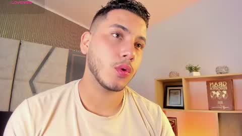 axel_grey_ online show from July 24, 1:18 pm
