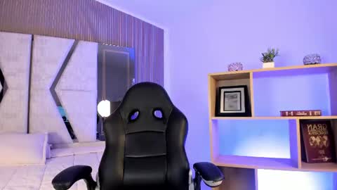 axel_grey_ online show from June 16, 12:51 pm