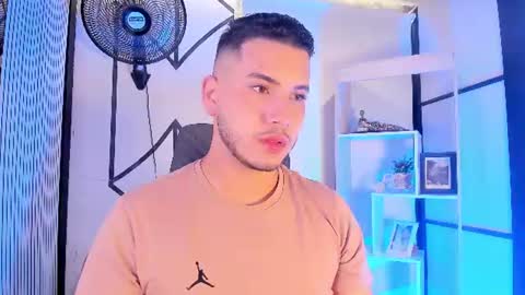 axel_grey_ online show from June 14, 5:09 am