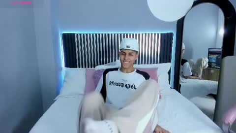 A X E L  online show from August 4, 7:29 pm