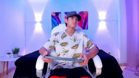 Axel online show from June 4, 6:58 pm