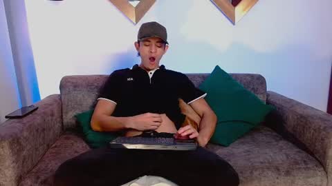Axel online show from June 11, 6:39 pm
