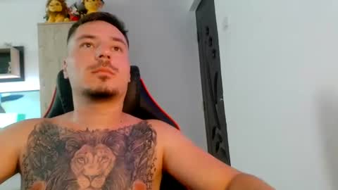 axelforyou25 online show from July 7, 8:23 pm