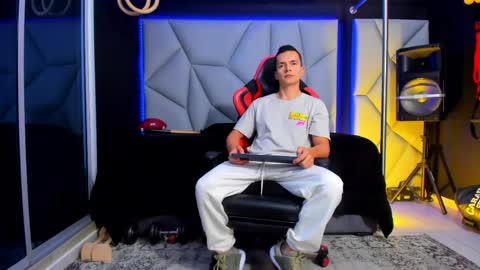 Ayden Miller online show from May 11, 5:53 am