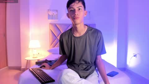 baby_noaht online show from June 6, 9:10 pm