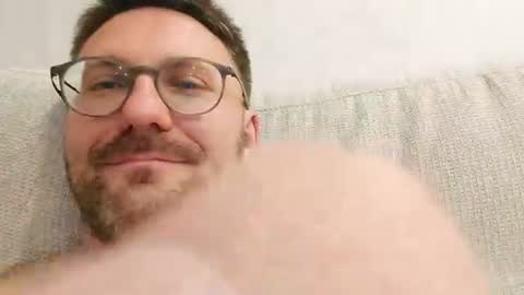 ben00189 online show from July 4, 9:07 pm