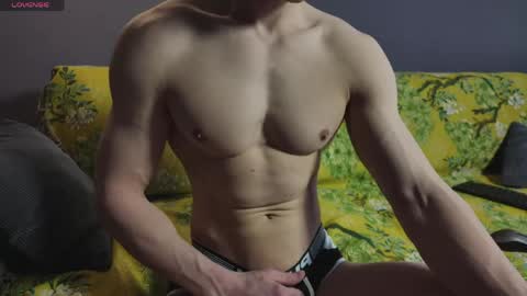 benjaminkarl02 online show from May 9, 11:22 am