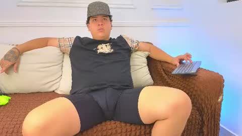 bennett_alejoo online show from June 10, 6:41 pm