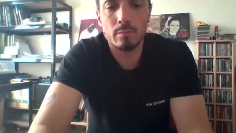 BennyHola online show from May 18, 1:28 pm