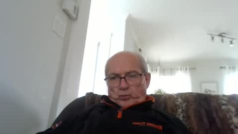 bernard1102 online show from May 15, 1:52 pm