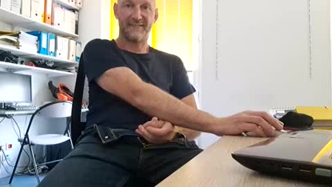 My name is David and if you like public exhibitions you wont be disappointed with me LoL - My favorite vibes is 44  online show from May 15, 10:23 am