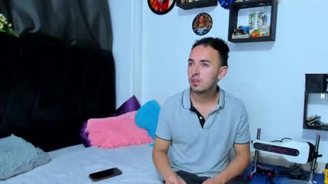 john and cris online show from May 7, 10:15 am