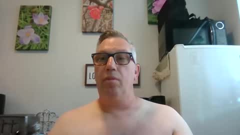bignhard_69_ online show from May 29, 5:01 pm