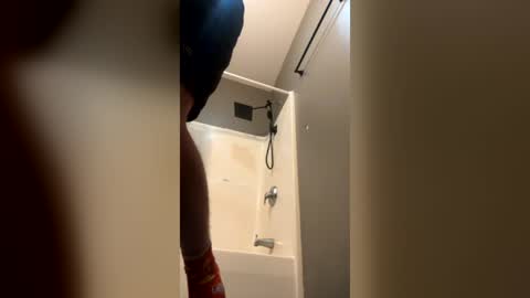 bigskinnyboyshh online show from August 6, 2:17 am