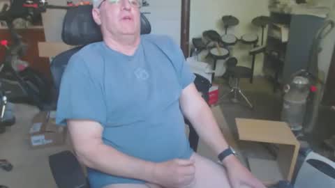 billp750876 online show from May 4, 9:27 pm
