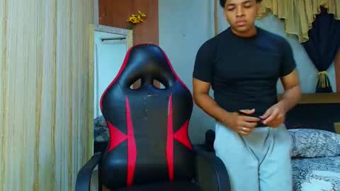 black_king_241 online show from May 1, 3:43 am
