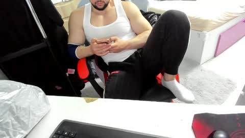 boy_boy22 online show from May 4, 9:49 pm