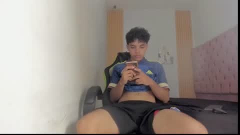 boy_king28 online show from July 13, 8:33 pm