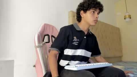 boy_king28 online show from July 5, 2:35 pm