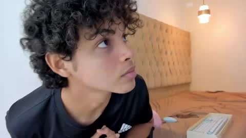 boy_king28 online show from June 28, 7:53 pm