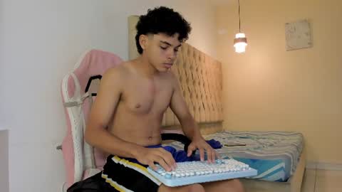 boy_king28 online show from July 10, 12:36 am