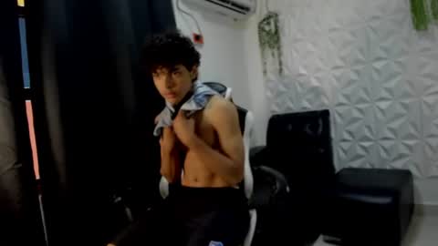 boy_king28 online show from June 27, 2:23 pm