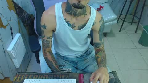 boy_tatto77 online show from May 6, 5:35 pm