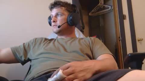 brian7891012 online show from May 12, 9:23 pm