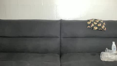 Broke Hung College Guy online show from May 6, 4:24 am